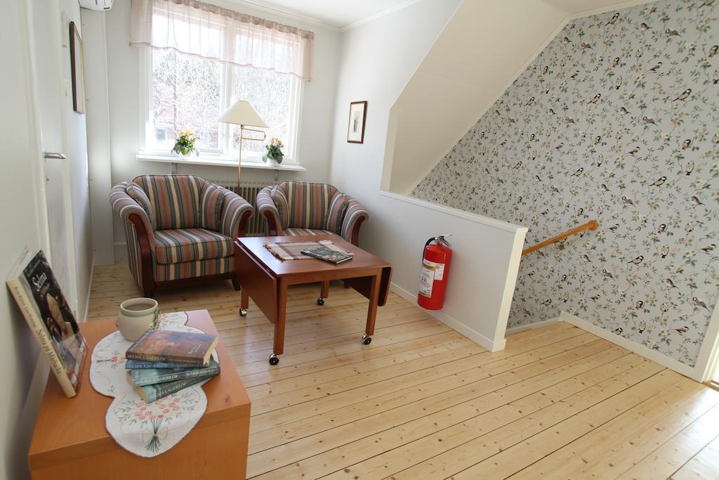 Aelvnaera Bed & Breakfast カールスタード エクステリア 写真